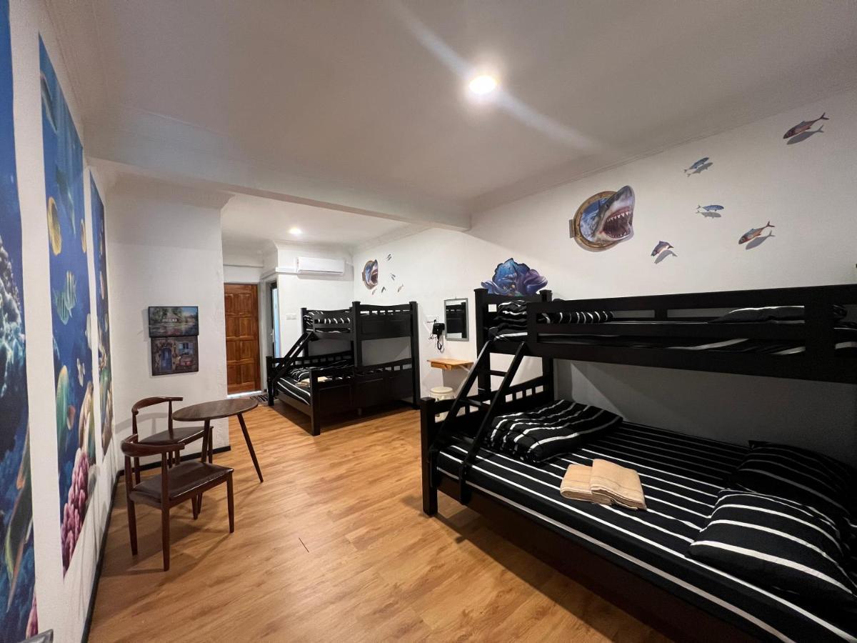 The Ship Guesthouse Room Semporna Exterior photo