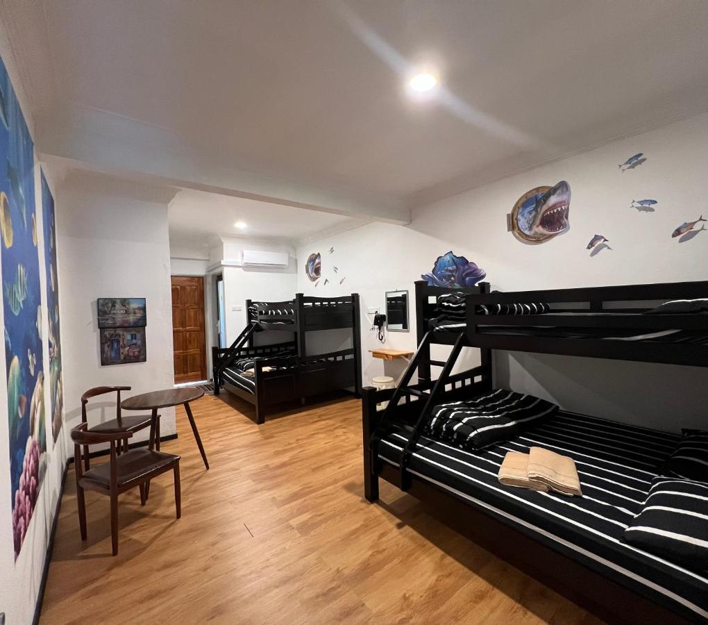The Ship Guesthouse Room Semporna Exterior photo