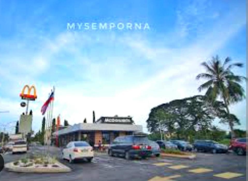 The Ship Guesthouse Room Semporna Exterior photo